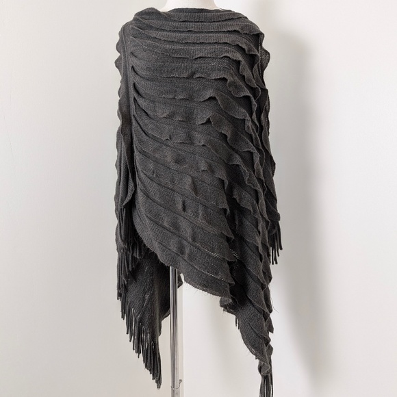 Knit Poncho Asymmetrical Pleated Hand Made Charcoal Grey Fringe Long - Picture 10 of 10